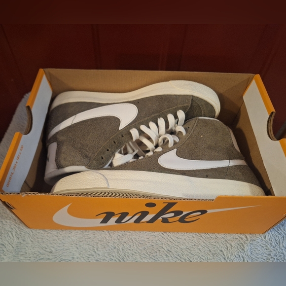 Nike Blazer Mid '77 Vintage - Olive, Size 6 Womens; 4.5 Mens - Picture 3 of 6